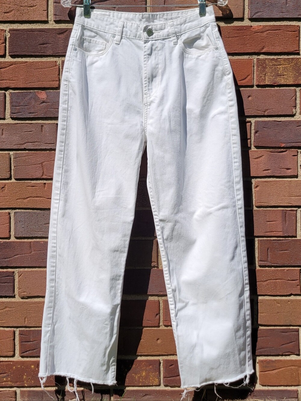 Blank NYC Baxter Ribcage Straight Leg White Denin Jeans Size 28 Measures 28x26.5